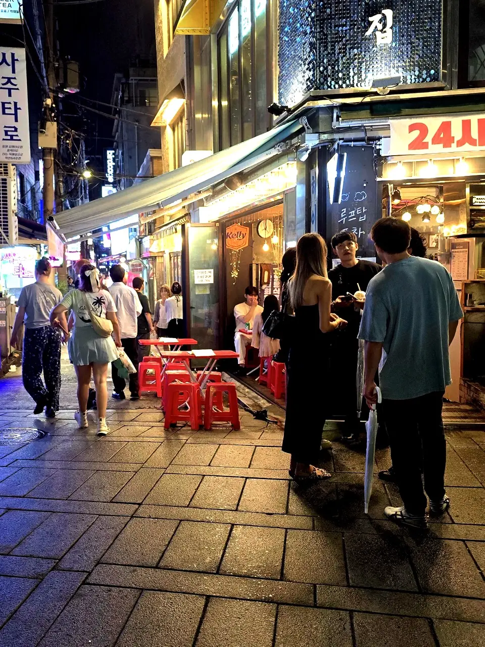 Seul vs. Tokyo: Experiența Mea Într-un Oraș Vibrant, Plin de Viață și Fără Google Maps (Ghid 2025)