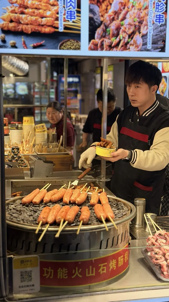 Image 6 for GT41:Asia Ep.2 | Shanghai: Șocul liniștii de pe Nanjing Road & prima seară în China