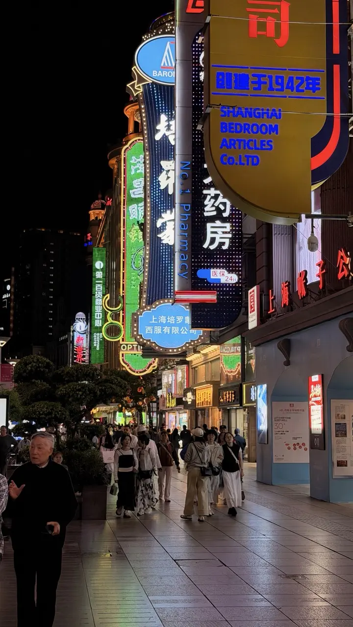 Image 7 for GT41:Asia Ep.2 | Shanghai: Șocul liniștii de pe Nanjing Road & prima seară în China