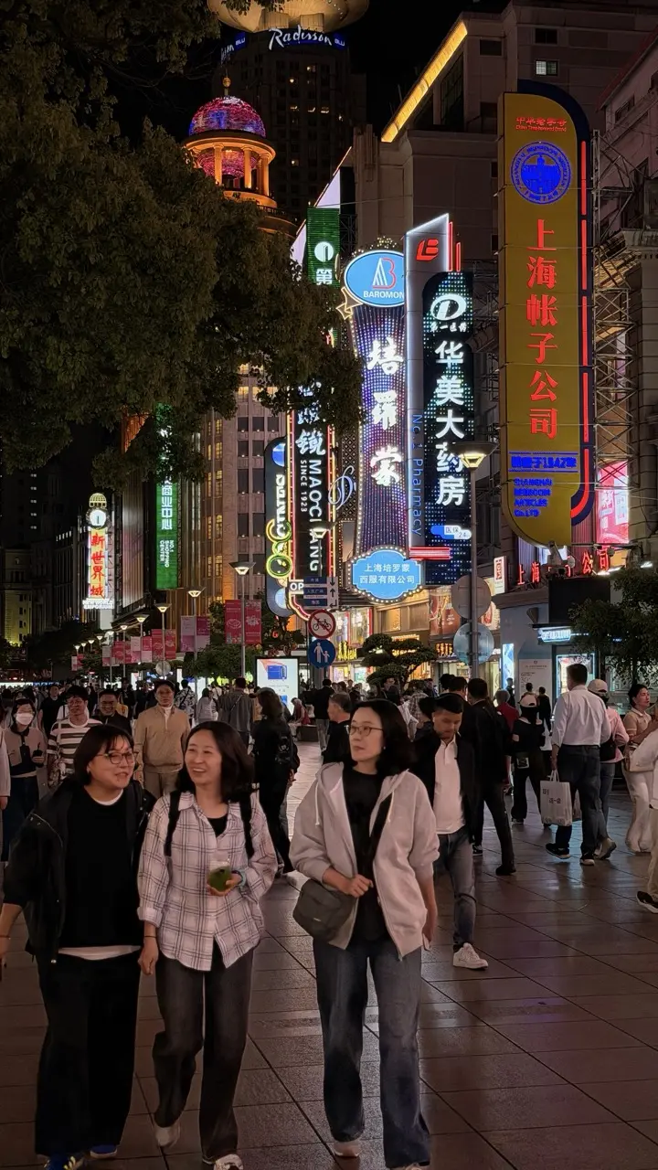 Image 8 for GT41:Asia Ep.2 | Shanghai: Șocul liniștii de pe Nanjing Road & prima seară în China