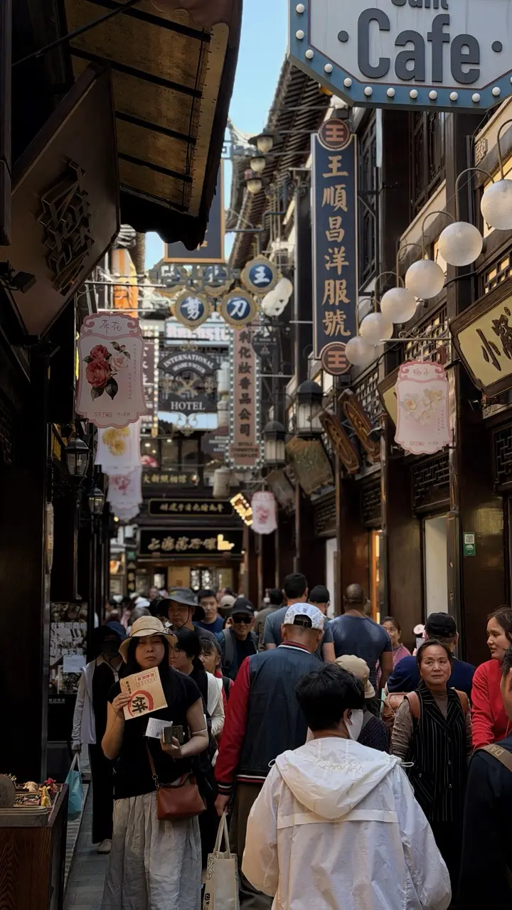 Image 3 for GT41:Asia Ep3 | City of Gods: O dimineata la templu Shanghai