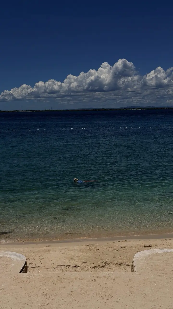 Image 2 for GT41: Asia | Mactan: Plajă, carte și apus