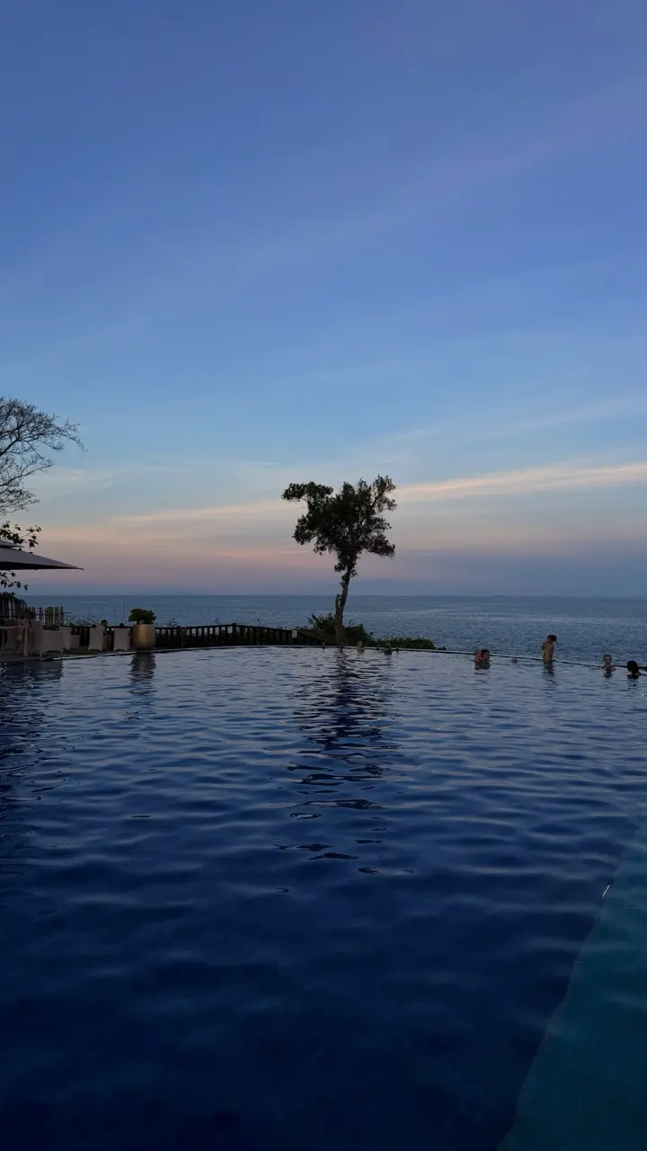 Image 5 for GT41: Asia | Mactan: Plajă, carte și apus