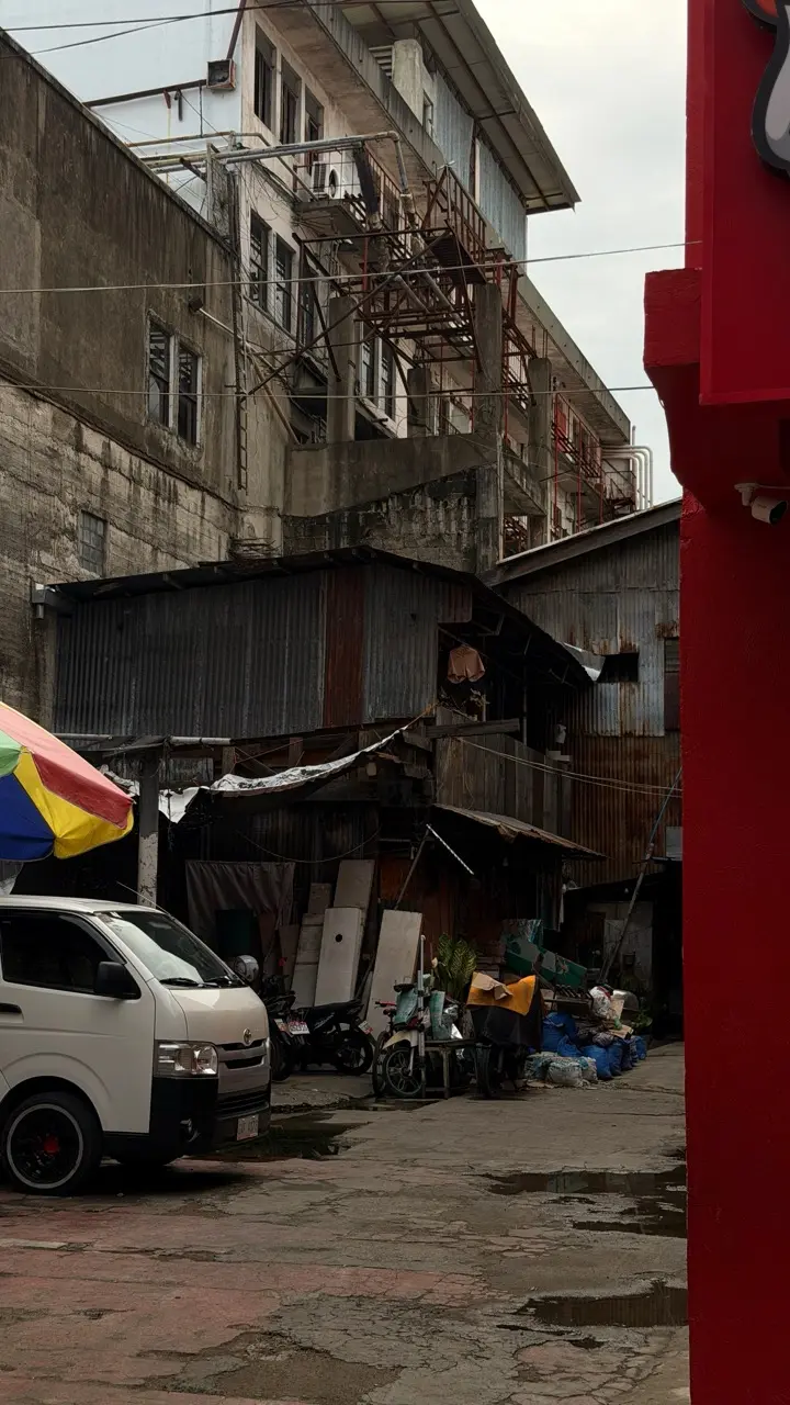 Image 17 for GT41: Asia | Cebu: Beton și somn sub cer liber